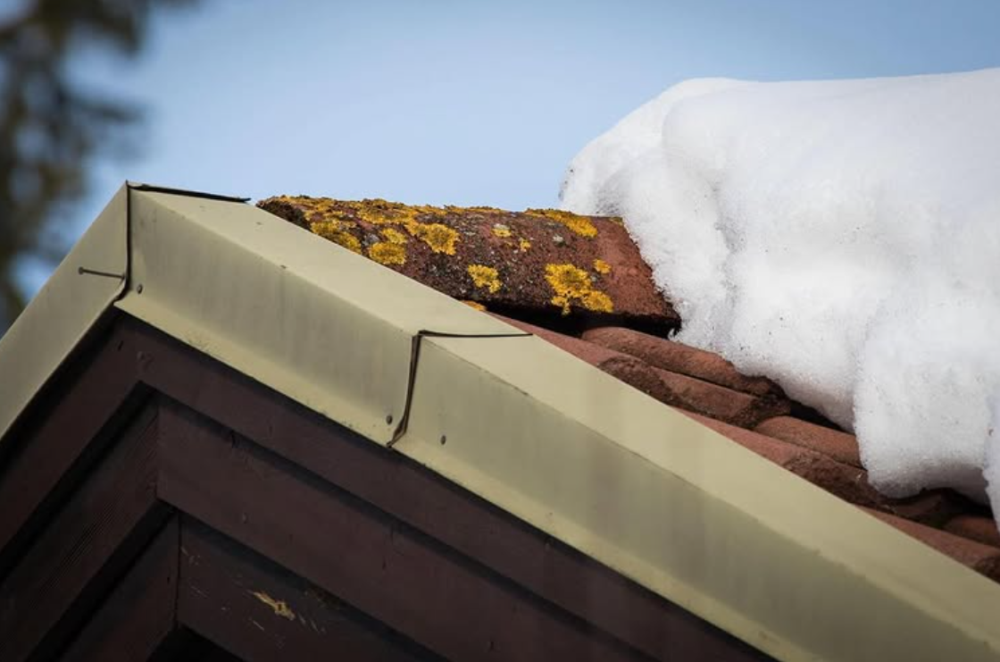 Taloyhtiön kannattaa pyytää alustavia tarjouksia tiilikaton pinnoituksesta jo talvella